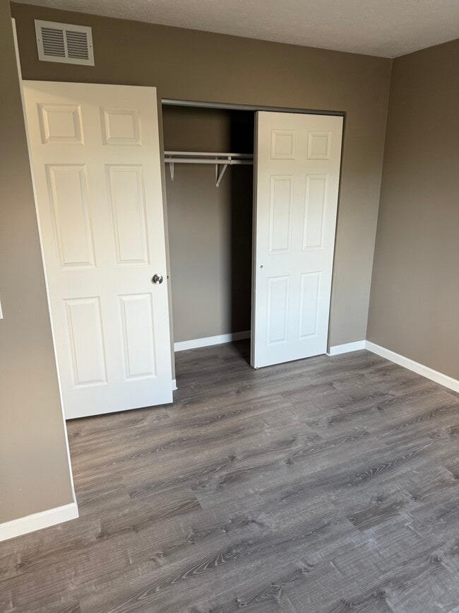 Photo - 1881 Lakeview Dr