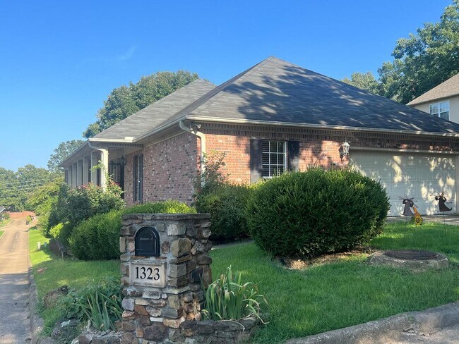 Photo - Spacious Home!