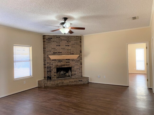 Photo - 6845 Iola Ave