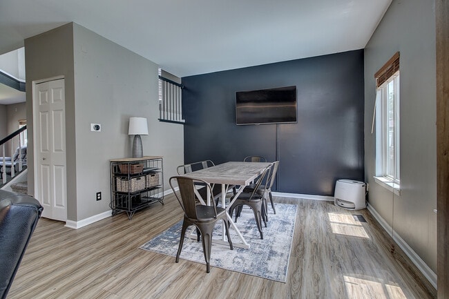 Photo - 21503 Franklin Cir