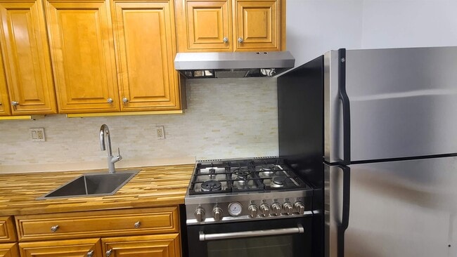 Photo - 15 Hopkins Ave