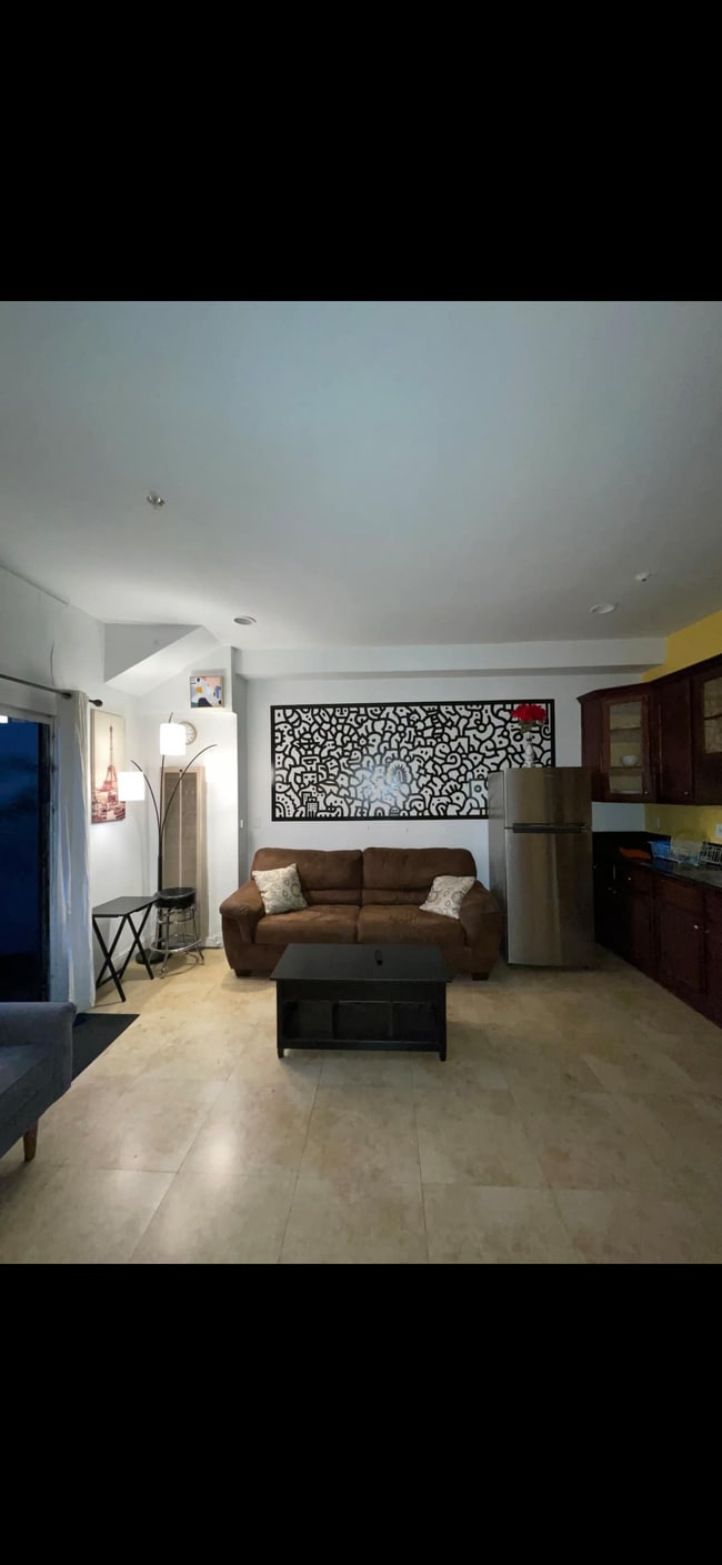 Photo - 2421 Hunter St Unidad 2