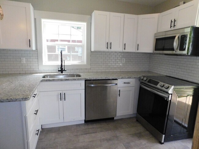 Photo - Newly Renovated 2 bed 1 bath cottage