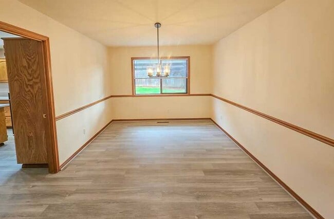 Photo - Spaceous newly remodeled 5 bedroom 3 bath ...
