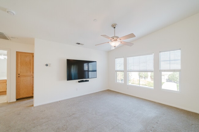162 Elora Ln
