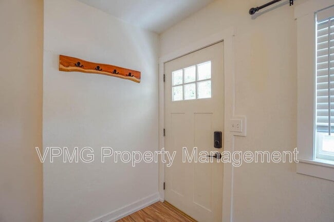 Photo - 3113 Yeoman Ave