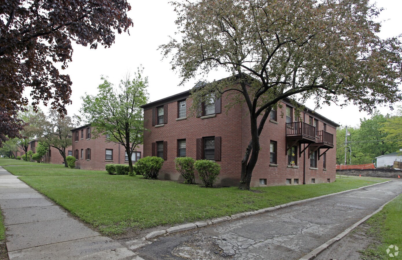 Photo - Bluemound Courtyards Apartments