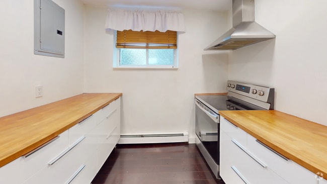 Building Photo - 32 Westgate Rd Unit 1 Rental