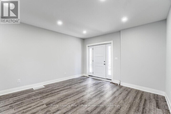 Photo - 39 Welland Ave Unité 2