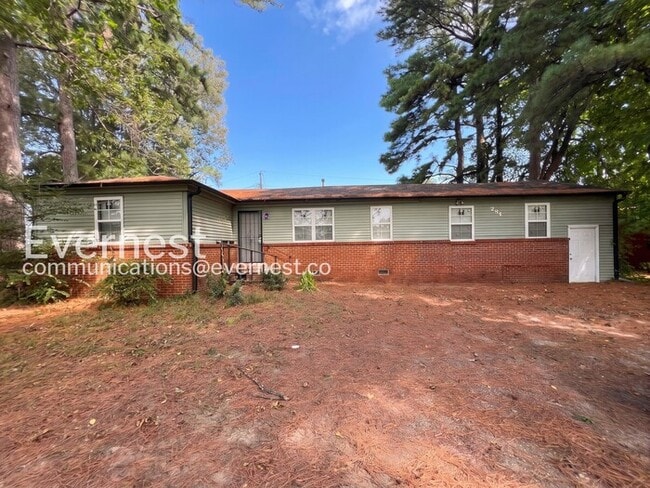 Building Photo - 5 Bed/2 Bath Home with Fenced Yard / Vouchers Accepted / Available Now!