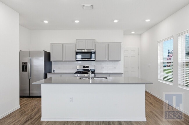 Photo - 15213 Spruce Frost Cv