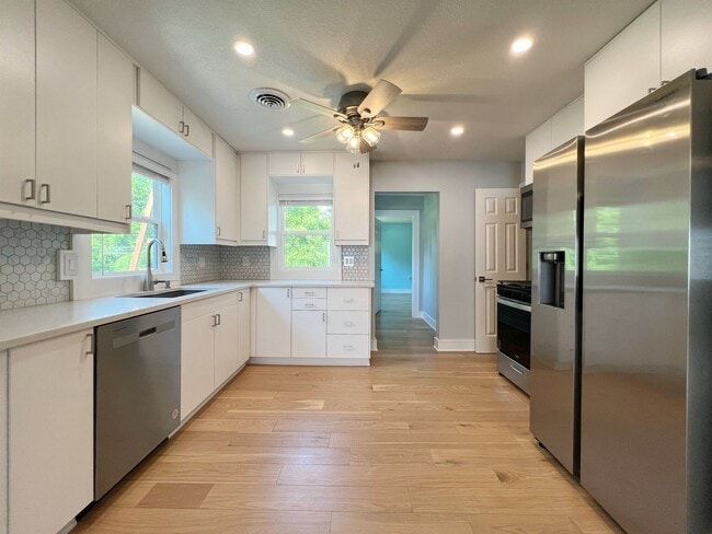 SEE IT NOW: Fully Renovated 4-Bedroom Ranc... - SEE IT NOW: Fully Renovated 4-Bedroom Ranc... Casa