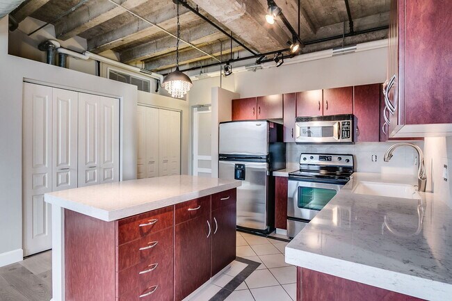 Photo - 114 W Adams St Unidad 610