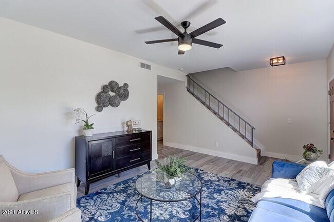 Photo - 500 N Roosevelt Ave