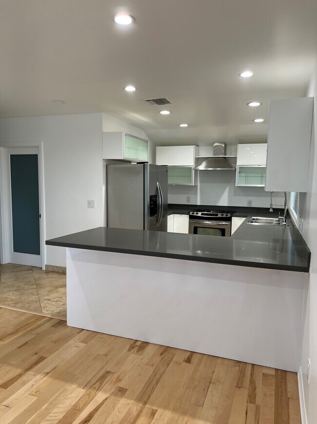 Photo - 1148 N Clark St Unit 8