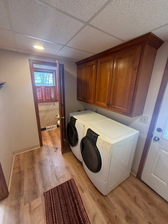 Photo - 4557 Island View Dr NE