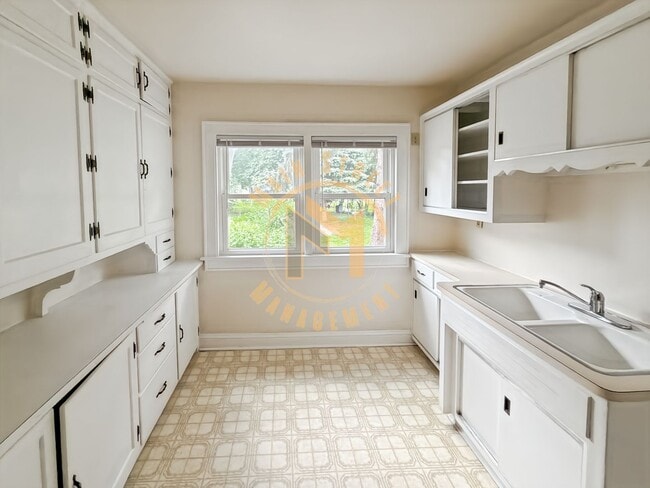 Photo - 520 N Henry St