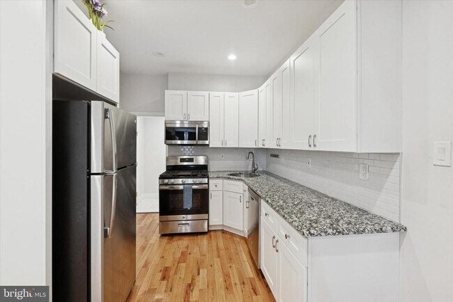 Photo - 2527 Ingersoll St