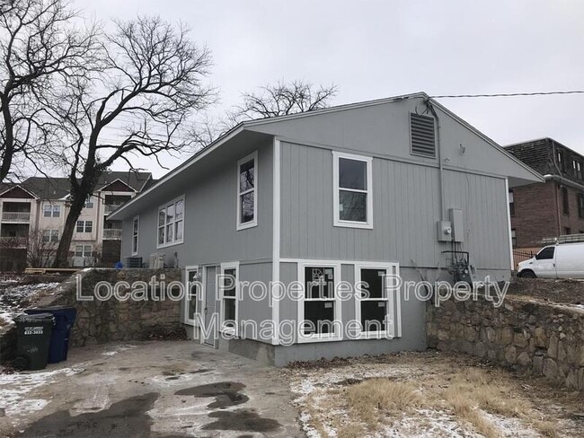 Building Photo - 1734 W 19th Terrace Unit B