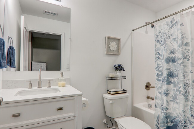 Marbella Cir Model Home-011