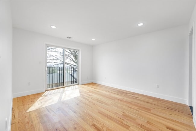 Photo - 270 Lafayette Ave Unit 2