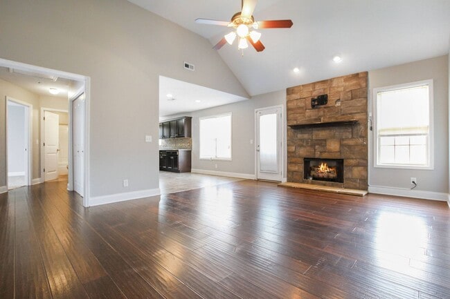 Photo - Pet Friendly Four Bedroom with Basement!