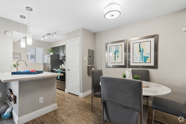 Photo - Flintridge Apartments