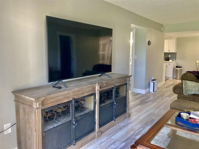 Photo - 6114 43rd St W