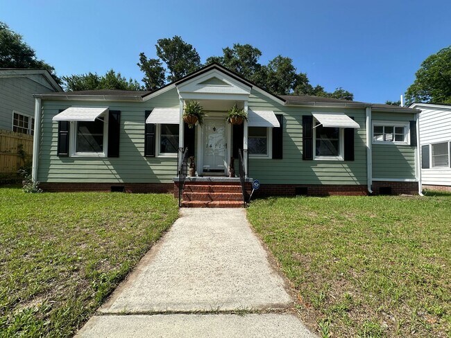 3 BED | 1 BATH | SPACIOUS GATED BACKYARD |... - 3 BED | 1 BATH | SPACIOUS GATED BACKYARD |... House