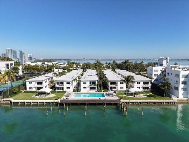 Building Photo - 1100 Venetian Way Unit 2B