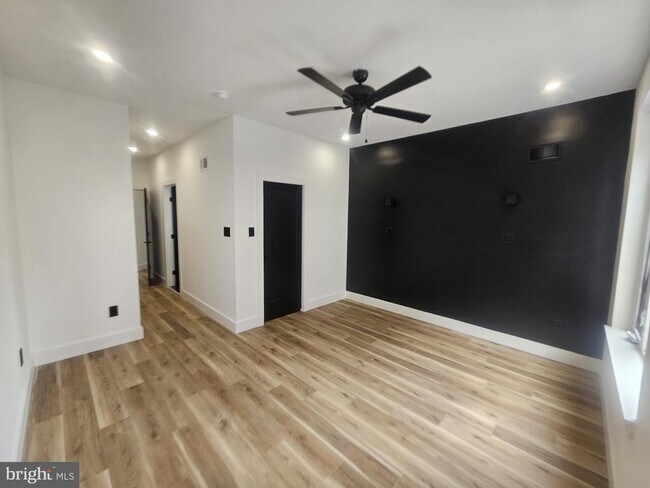 Photo - 1250 N 18th St