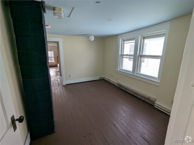 Building Photo - 107 Hawley St Rental