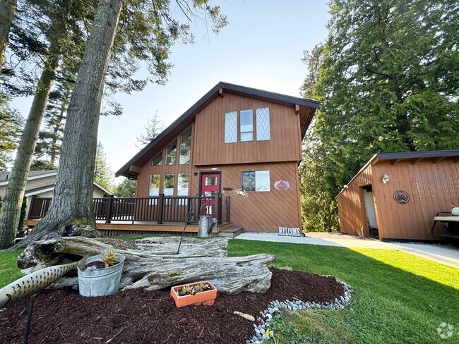 Building Photo - 8155 Comox Loop Rental