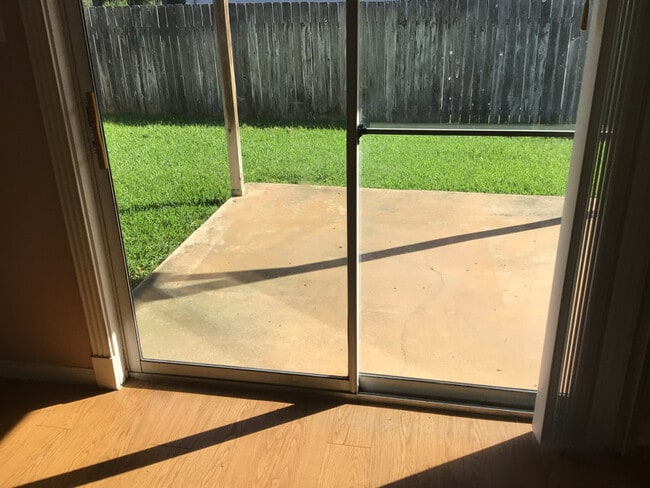 Photo - 2913 Whisper Oaks Ln