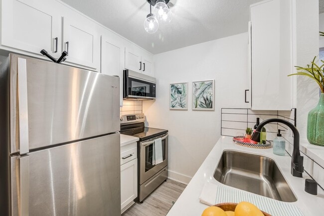 Building Photo - Fusion Warner Center Rental