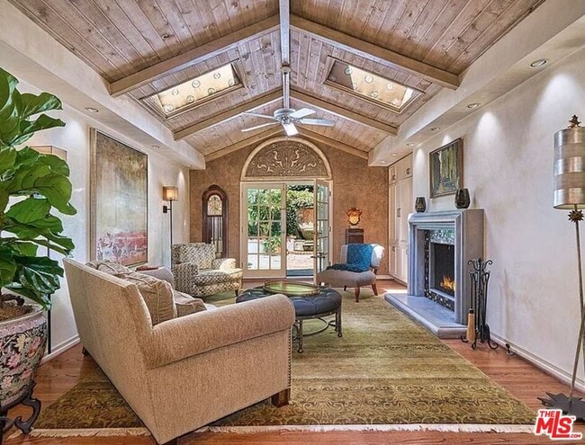 Building Photo - 2229 S Beverly Dr Rental