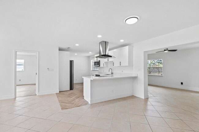 Photo - 106 NW Curtis St