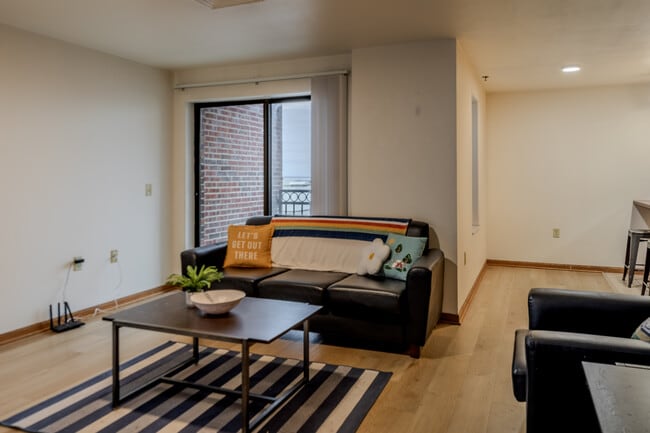 Photo - Collegiate Campus Apartments