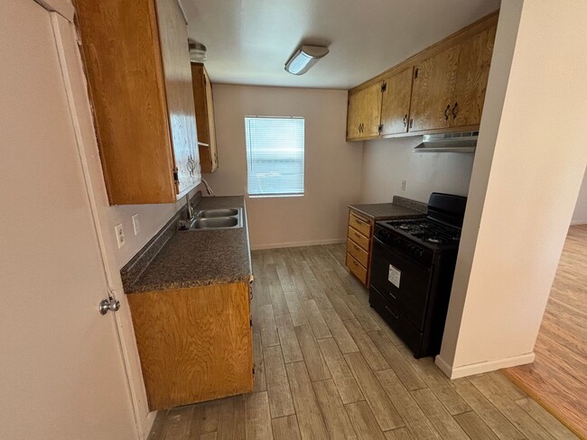 Photo - 937 W Donovan Rd