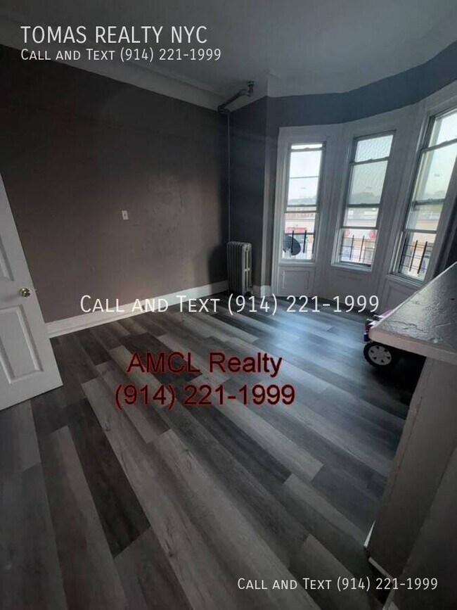 Photo - 165 E 3rd St