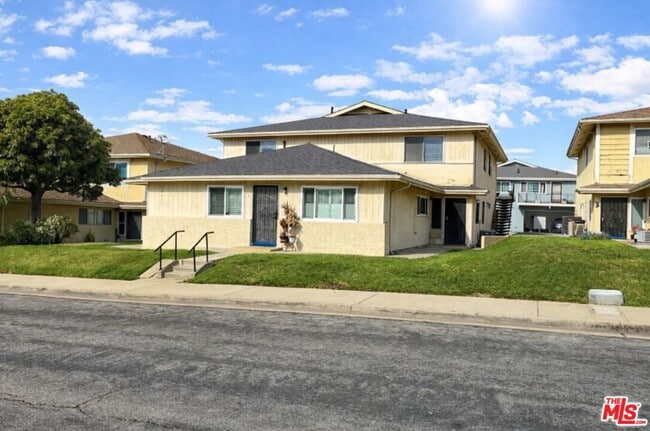 Building Photo - 18217 Vía Calma Unit 2