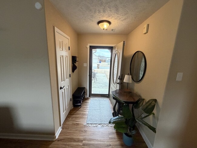 Photo - 2418 Canterbury Ln