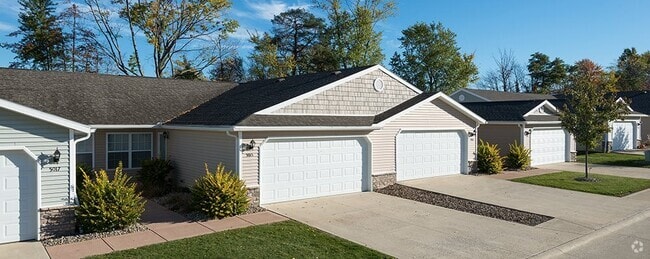 Apartments with Attached Garages - Redwood Lake Orion Rental