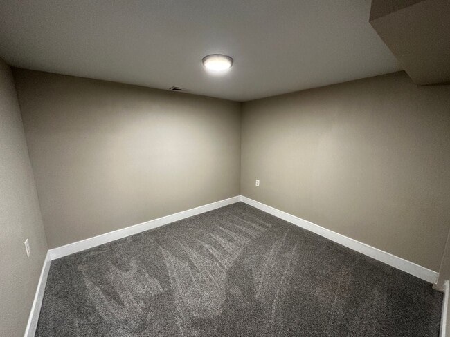 Building Photo - SW 6th Triplex Unit 226 SW 6th St