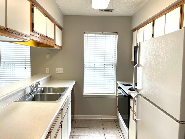 Photo - Available Now! 2 Bedroom, 2 Bath Condo at ...