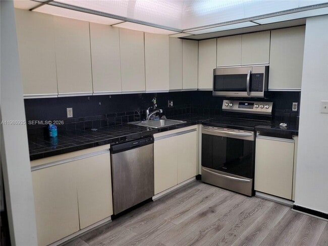 Photo - 2500 Parkview Dr Unidad 2012