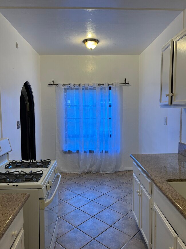 Photo - 2041 N Vermont Ave Unidad 203