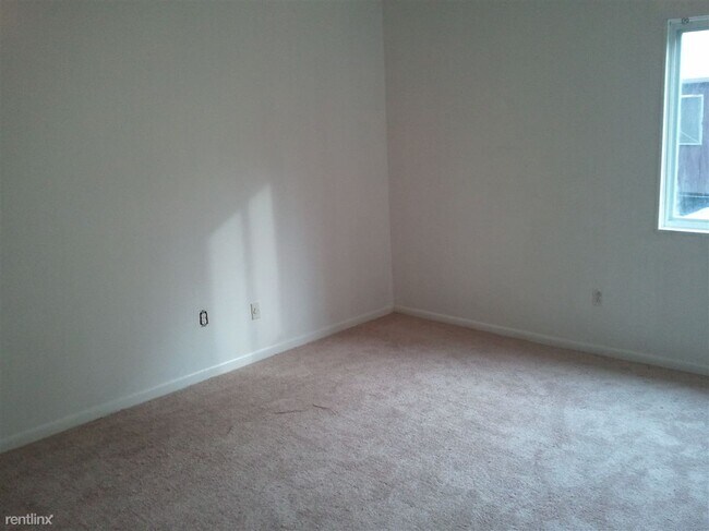 Photo - 3 br, 2.5 bath Condo - Delane court