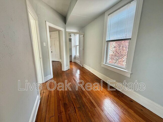 Photo - 610 Redgate Ave Unit APT 4