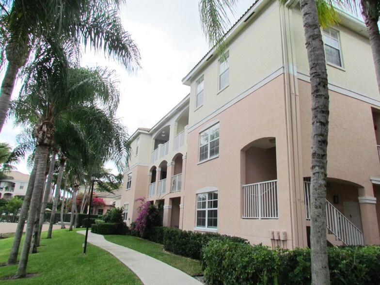 The Grove at Turtle Run Apartments For Rent in Coral Springs, FL